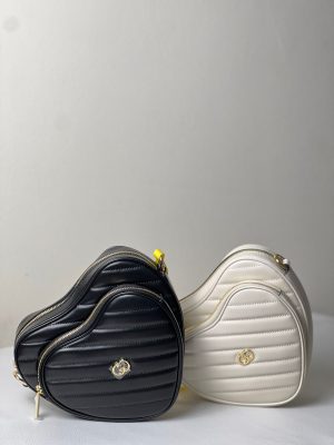 Gucci lnterlocking heart -shaped bag 3