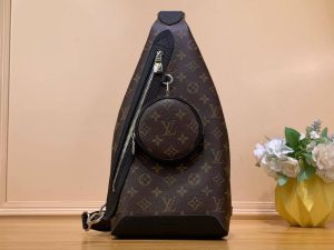 Louis Vuitton Avenue. Sling bag 3