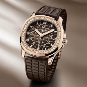 Patek Philippe Stainless Steel Aquanaut Automatic Wristwatch for women swiss movement