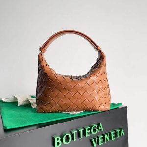 Bottega-veneta-Wallace-mini-leather-shoulder-bag